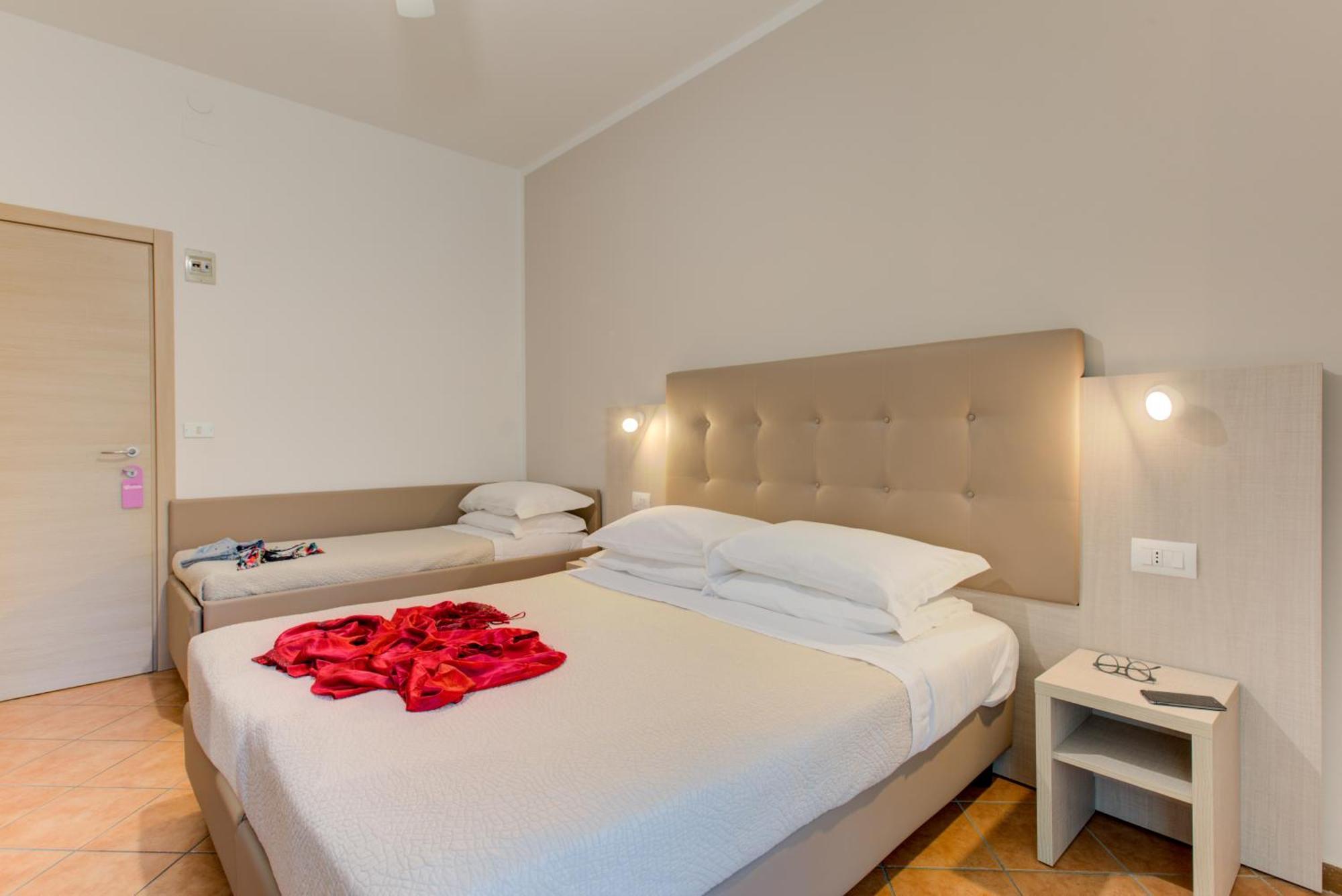 Hotel Cimarosa Риччоне Номер фото